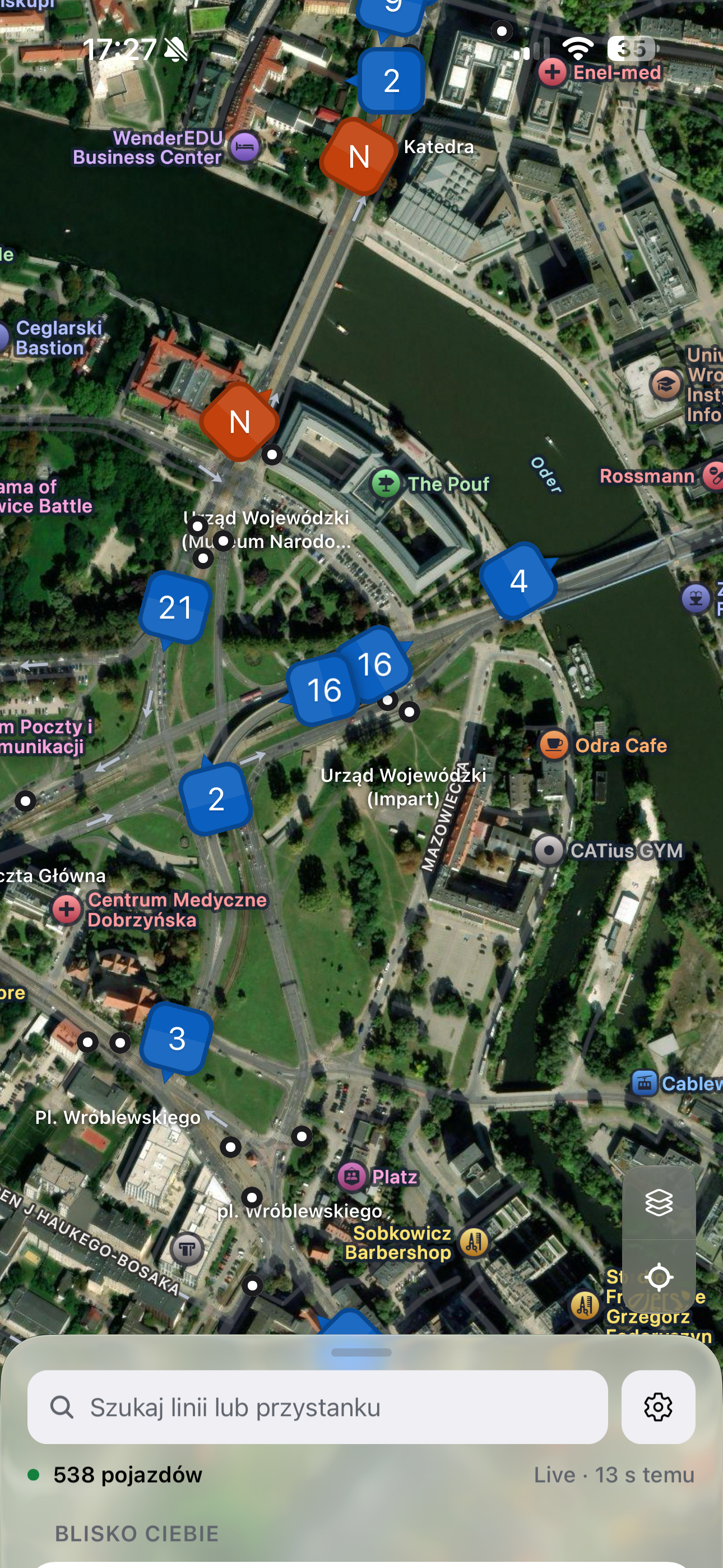 Mapa wroclive z pozycjami tramwajów i autobusów oraz narysowaną trasą linii